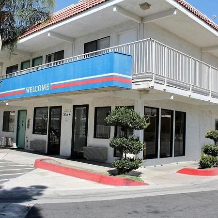 Motel 6-Bakersfield, Ca - Convention Center Екстер'єр фото