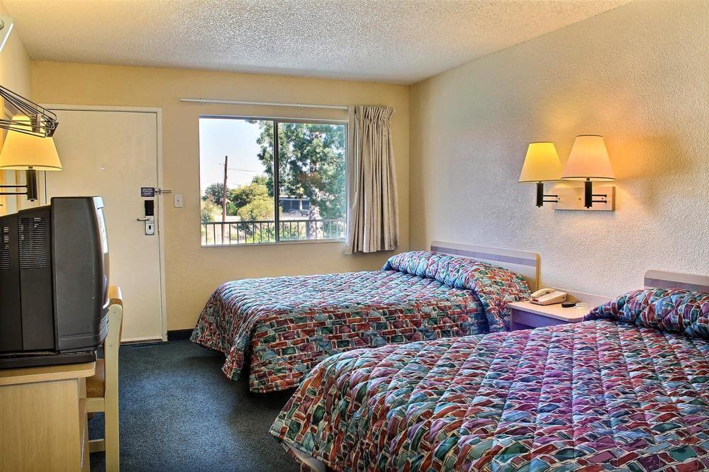 Motel 6-Bakersfield, Ca - Convention Center Екстер'єр фото