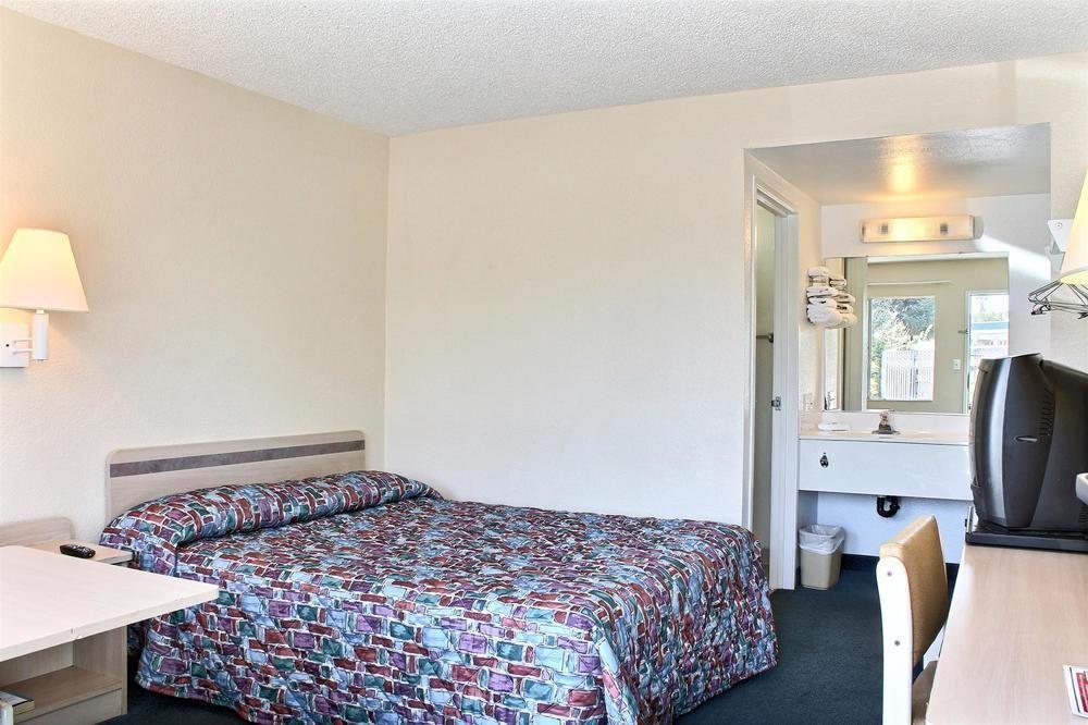 Motel 6-Bakersfield, Ca - Convention Center Екстер'єр фото