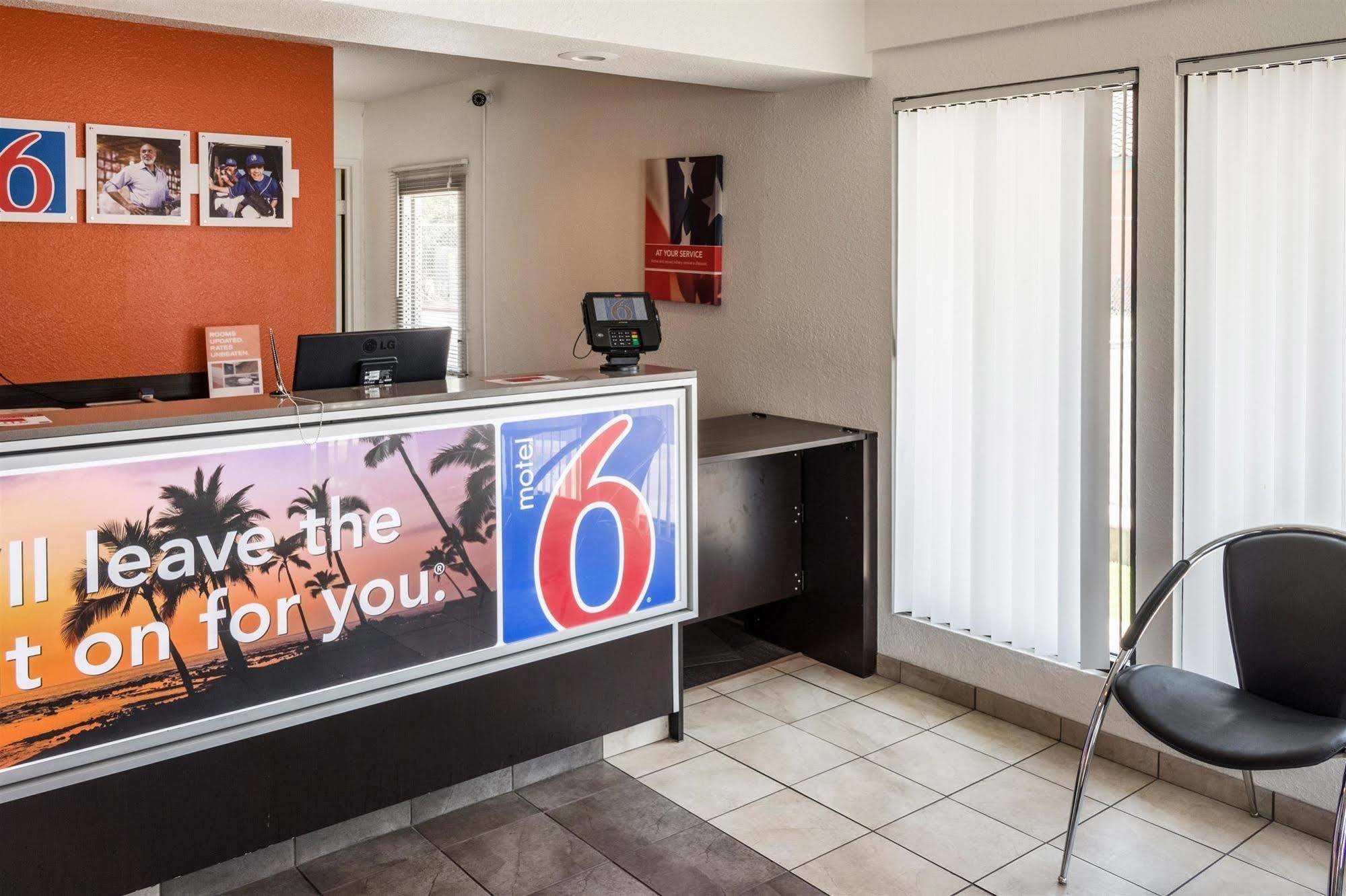 Motel 6-Bakersfield, Ca - Convention Center Екстер'єр фото