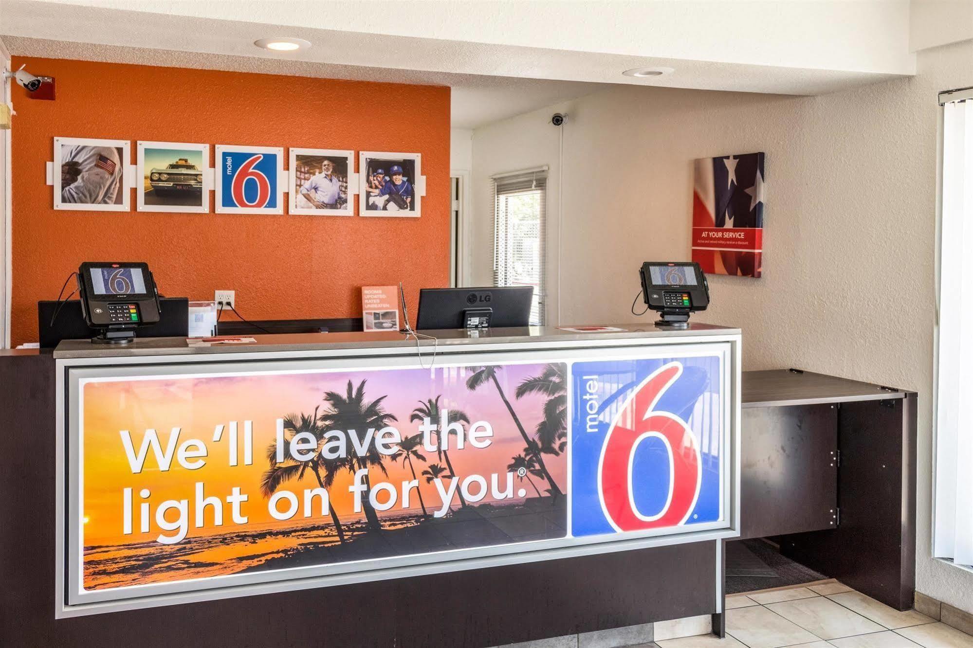 Motel 6-Bakersfield, Ca - Convention Center Екстер'єр фото