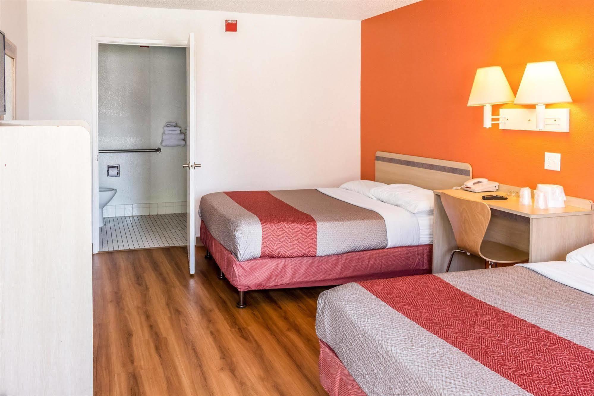 Motel 6-Bakersfield, Ca - Convention Center Екстер'єр фото