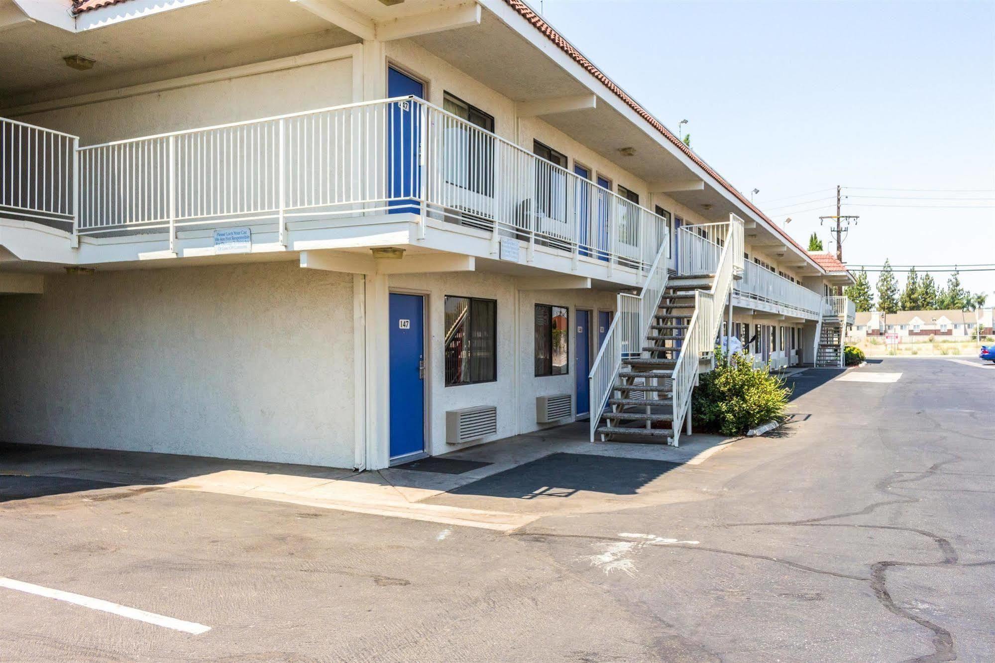 Motel 6-Bakersfield, Ca - Convention Center Екстер'єр фото