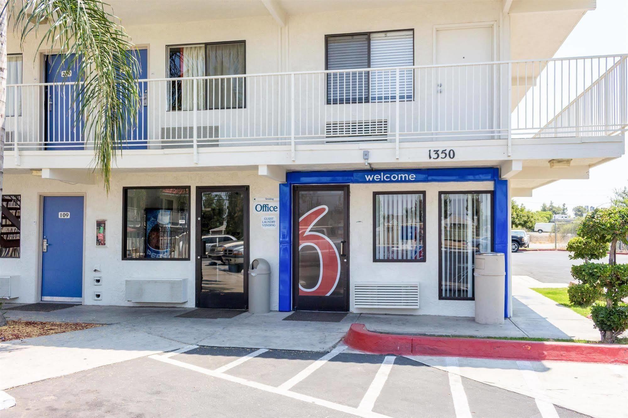 Motel 6-Bakersfield, Ca - Convention Center Екстер'єр фото